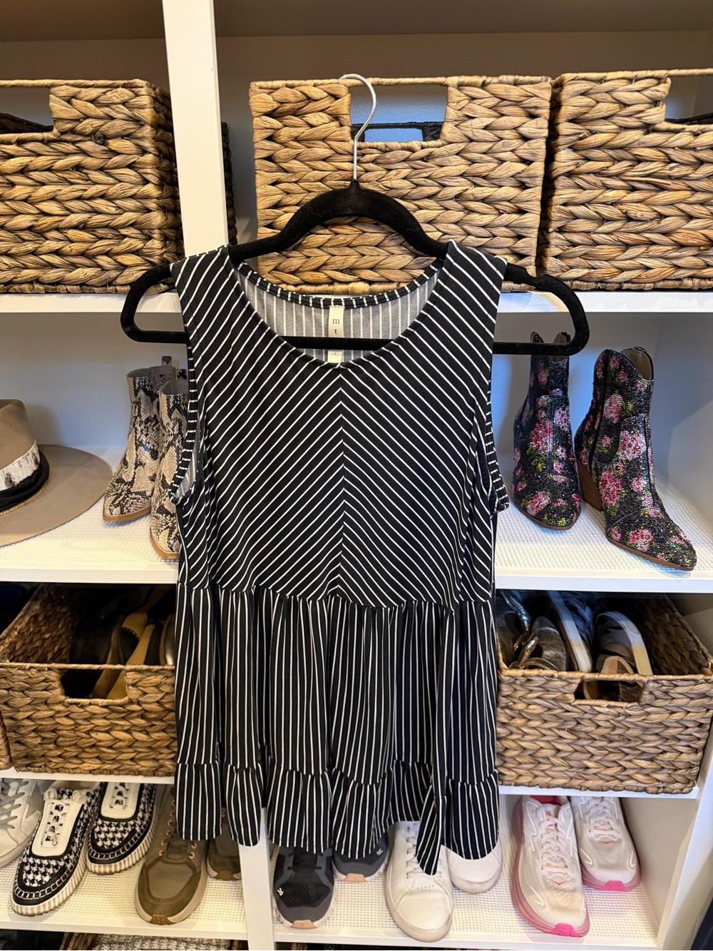 mts Black and White Striped V-Neck Sleeveless Top